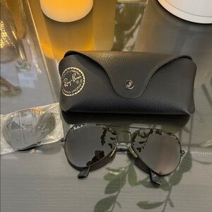 Ray-Ban Black Aviator Sunglasses with Black Case
